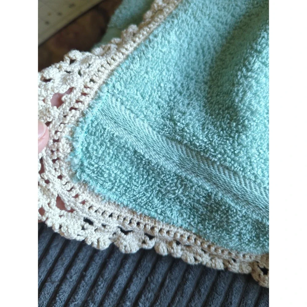 Vintage Stevens Cotton Bath Towel Set With Hand Crocheted Trim Sea Foam Green